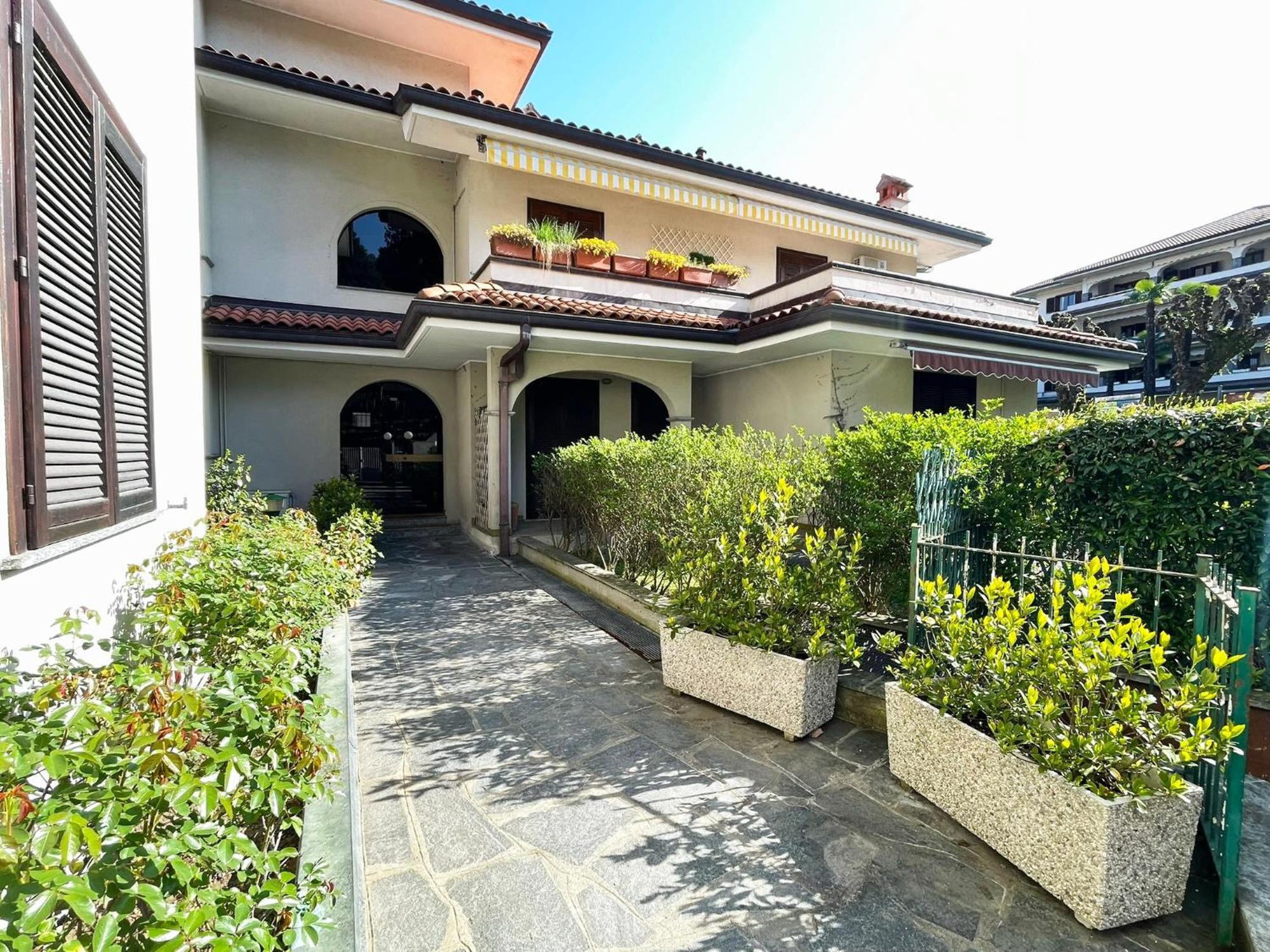 Lovingstresa 2 Brand New Apartment Екстериор снимка